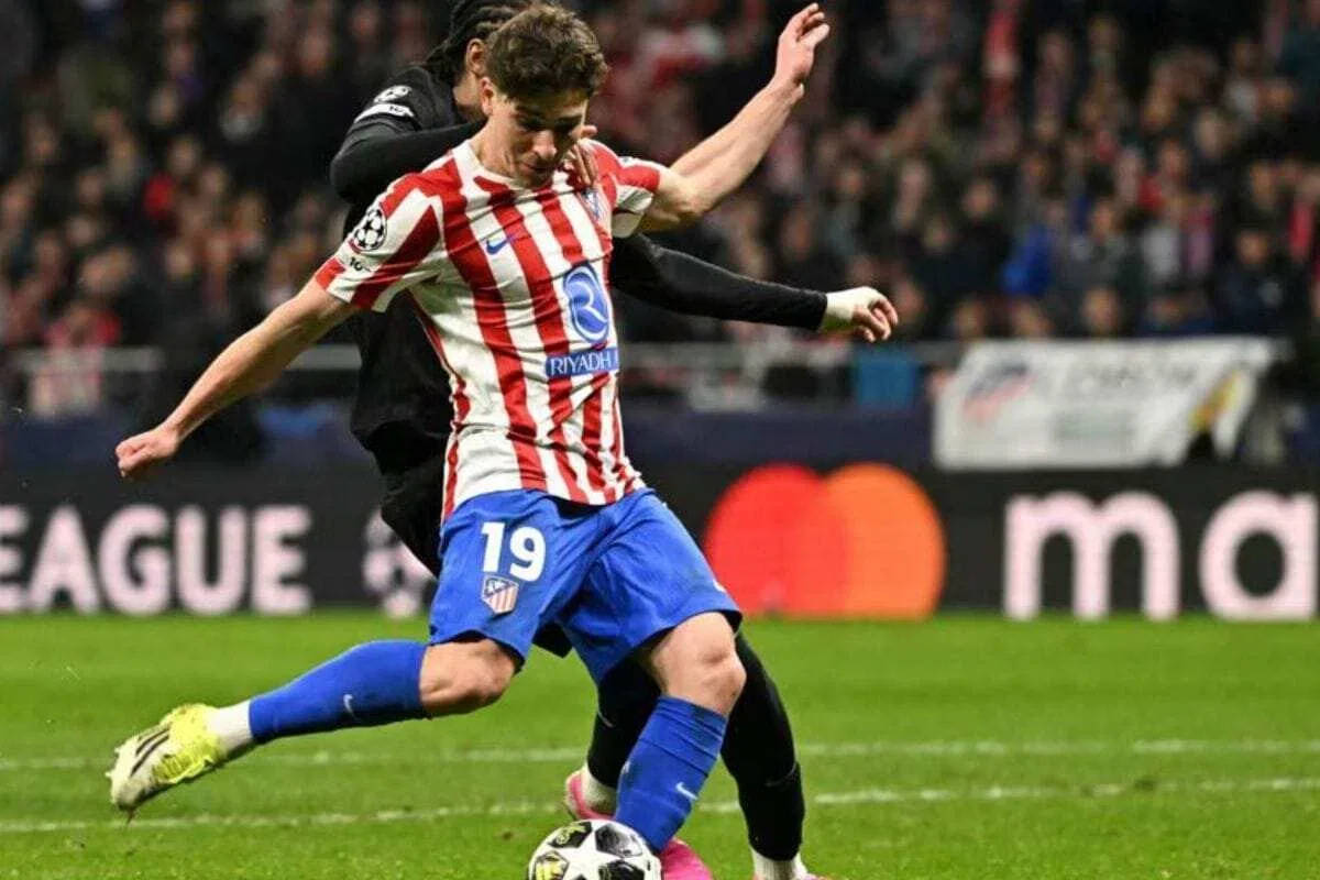 Barcelona Terus Berusaha Dapatkan Julian Alvarez dari Atletico Madrid