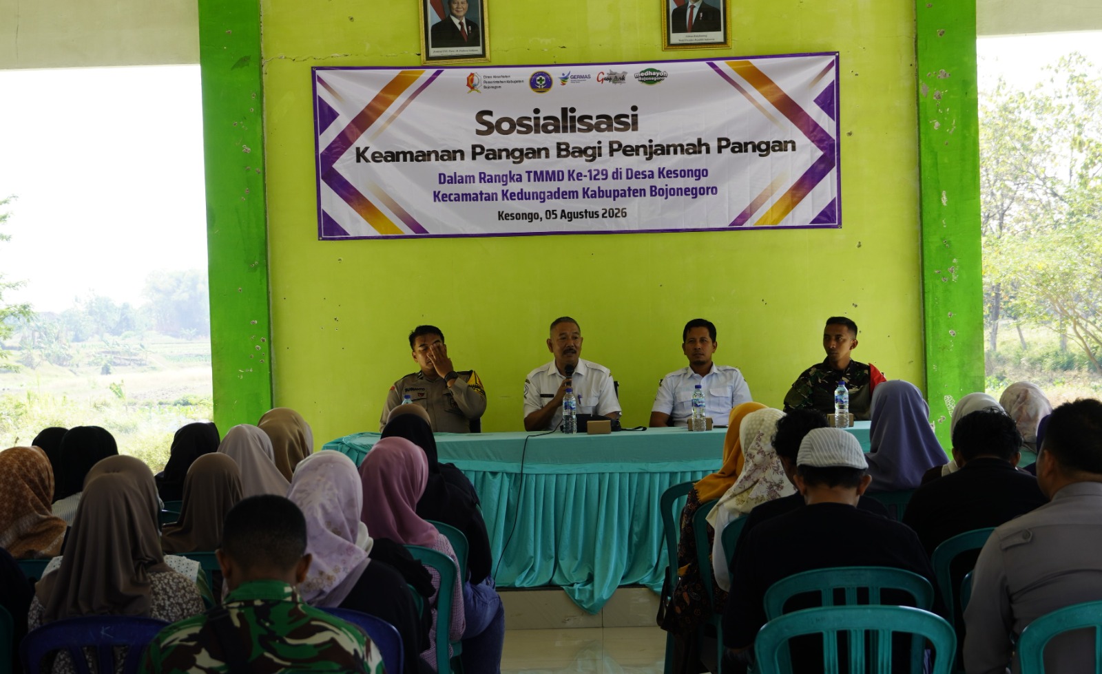 Wujudkan Generasi Sehat dan UMKM Naik Kelas: Satgas TMMD 129 Bojonegoro Bersama Dinkes Edukasi Keamanan Pangan di Kesongo