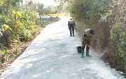 Sentuhan Akhir Bertangan Dingin: Satgas TMMD 129 Bojonegoro Bikin Jalan Desa Kesongo Rapi dan Aman
