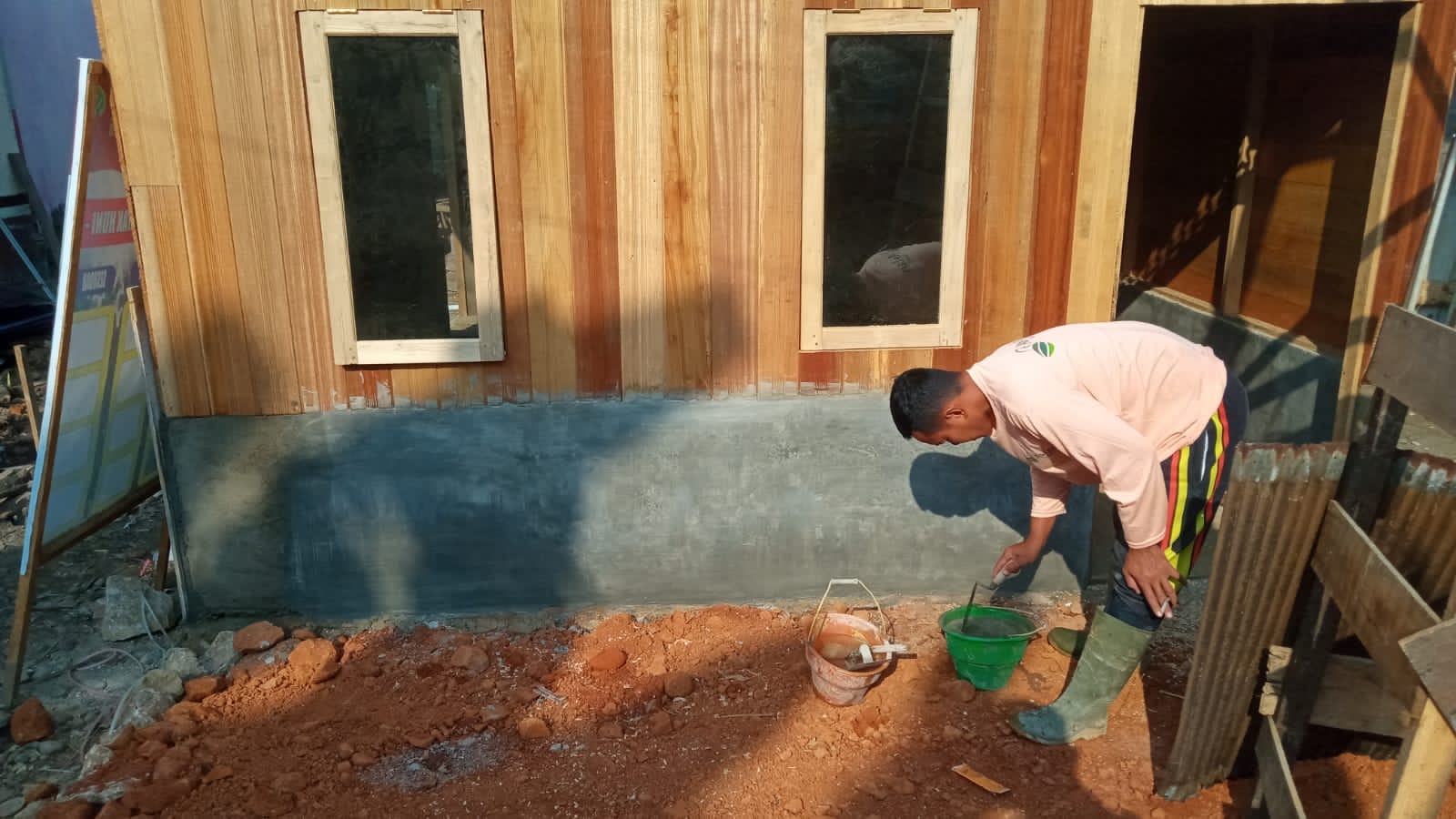 Rehab Rumah Warga Masuk Tahap Akhir, Satgas TMMD Kodim 1002/HST Fokus Finishing