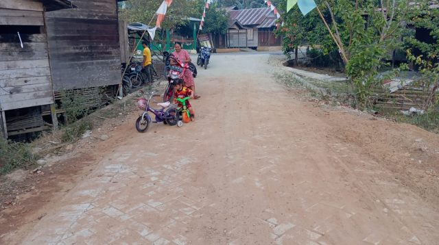 TMMD Kodim HST Tuntaskan Peningkatan Mutu Jalan untuk Buka Akses Warga Desa Awang