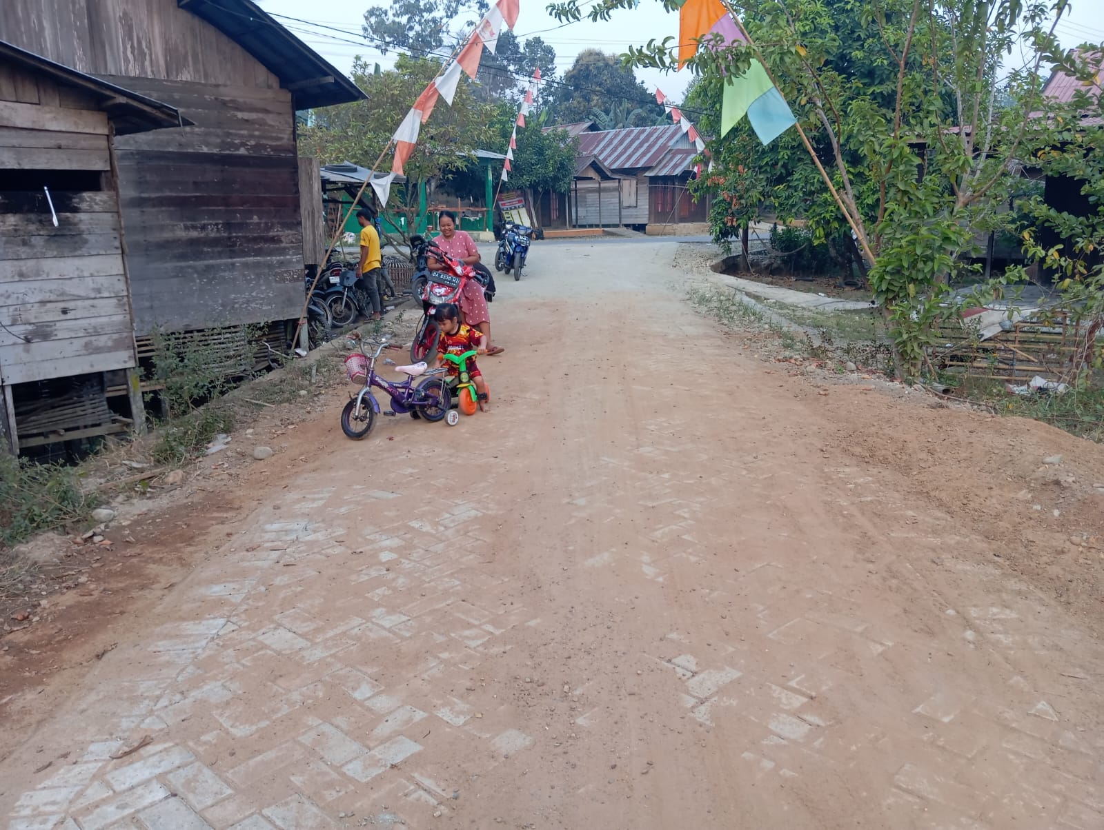 TMMD Kodim HST Tuntaskan Peningkatan Mutu Jalan untuk Buka Akses Warga Desa Awang
