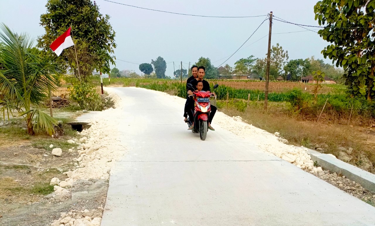 Akses Mulus, Ekonomi Terakselerasi: Jalan Cor Beton TMMD 129 Bojonegoro di Kedungpandan Tuntas 100 Persen