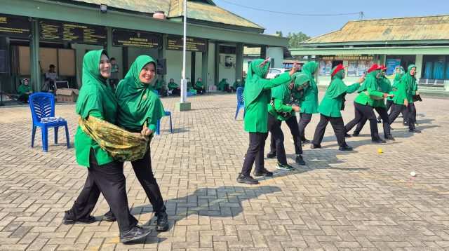 Persit Kodim 1002/HST Semarakkan Kemerdekaan dengan Senam Aerobik, Cek Kesehatan dan Lomba