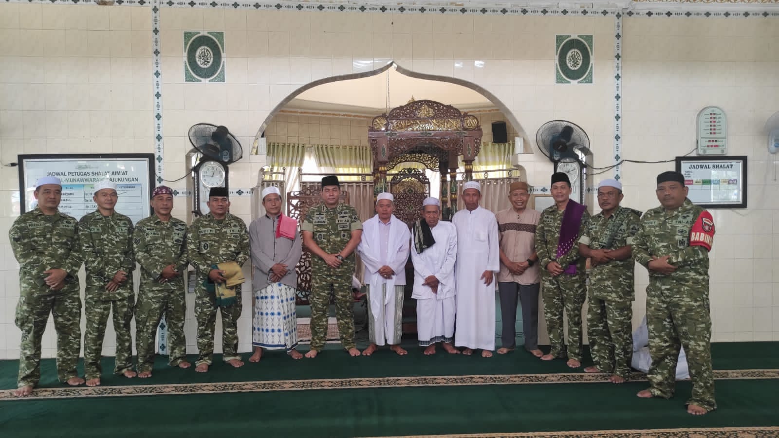 IMG-20260814-WA0340 Dandim 1002/HST Shalat Jumat Bersama Warga dan Gelar Jumat Berkah