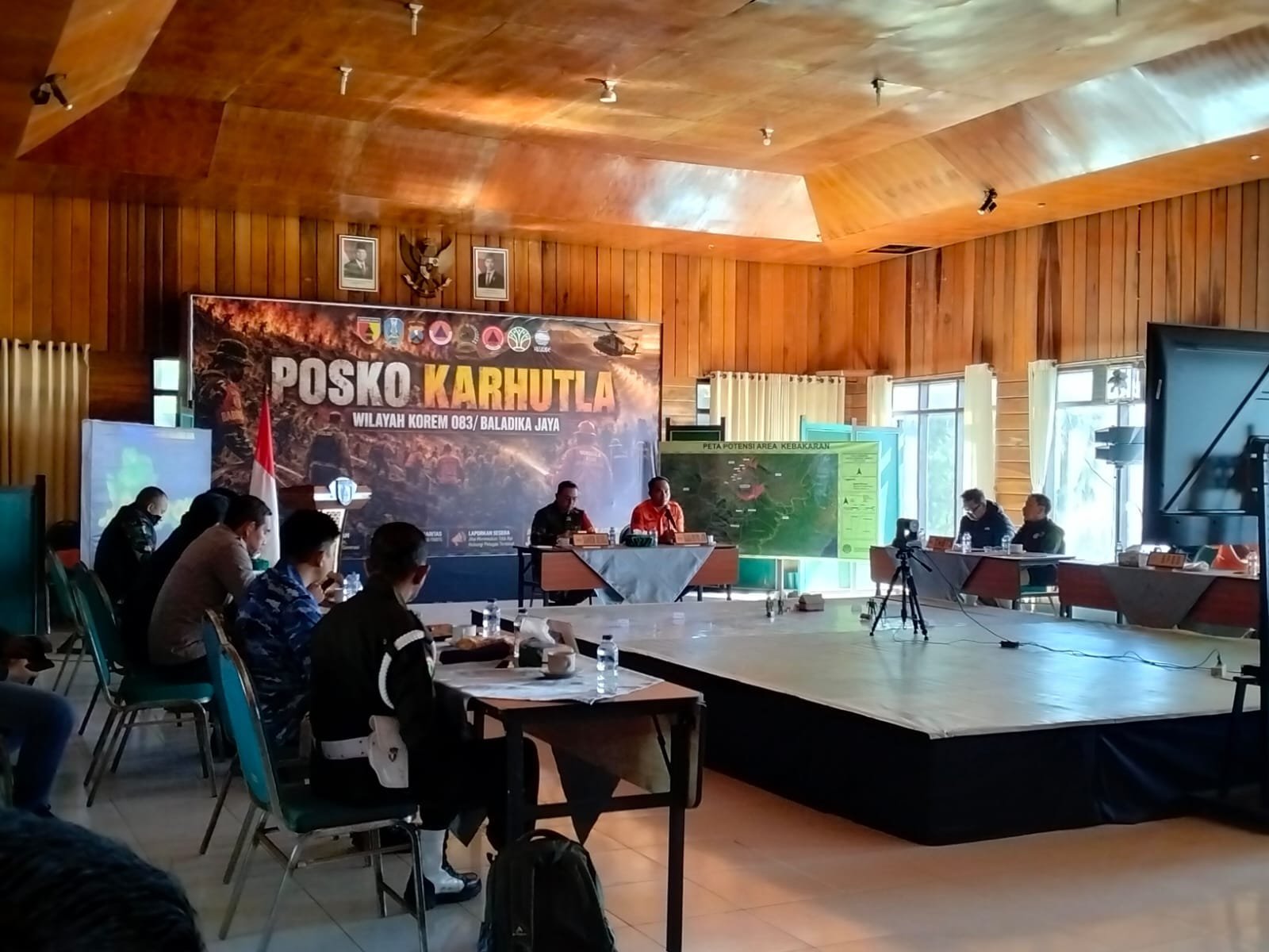 IMG-20260819-WA0103 Satgas Gabungan Nyatakan Operasi Penanganan Kebakaran TNBTS Selesai, Danrem 083/Bdj Pimpin Rakor Evaluasi Dan Penutupan Posko Karhutla