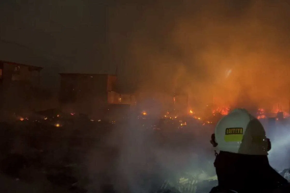 Kebakaran Hebat Terjadi di Muara Angke, Jakarta Utara