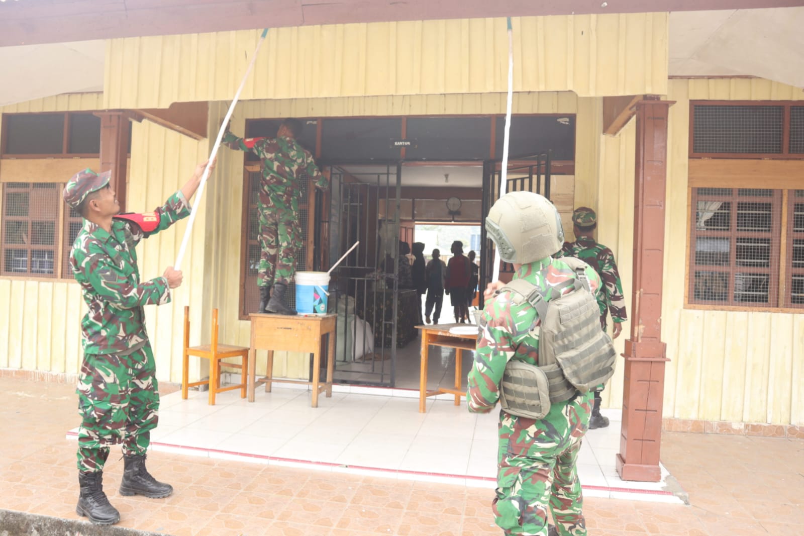 Kodim 1714/PJ Gelar Karya Bakti Merah Putih SMP Negeri 1 Mulia Kab. Puncak Jaya