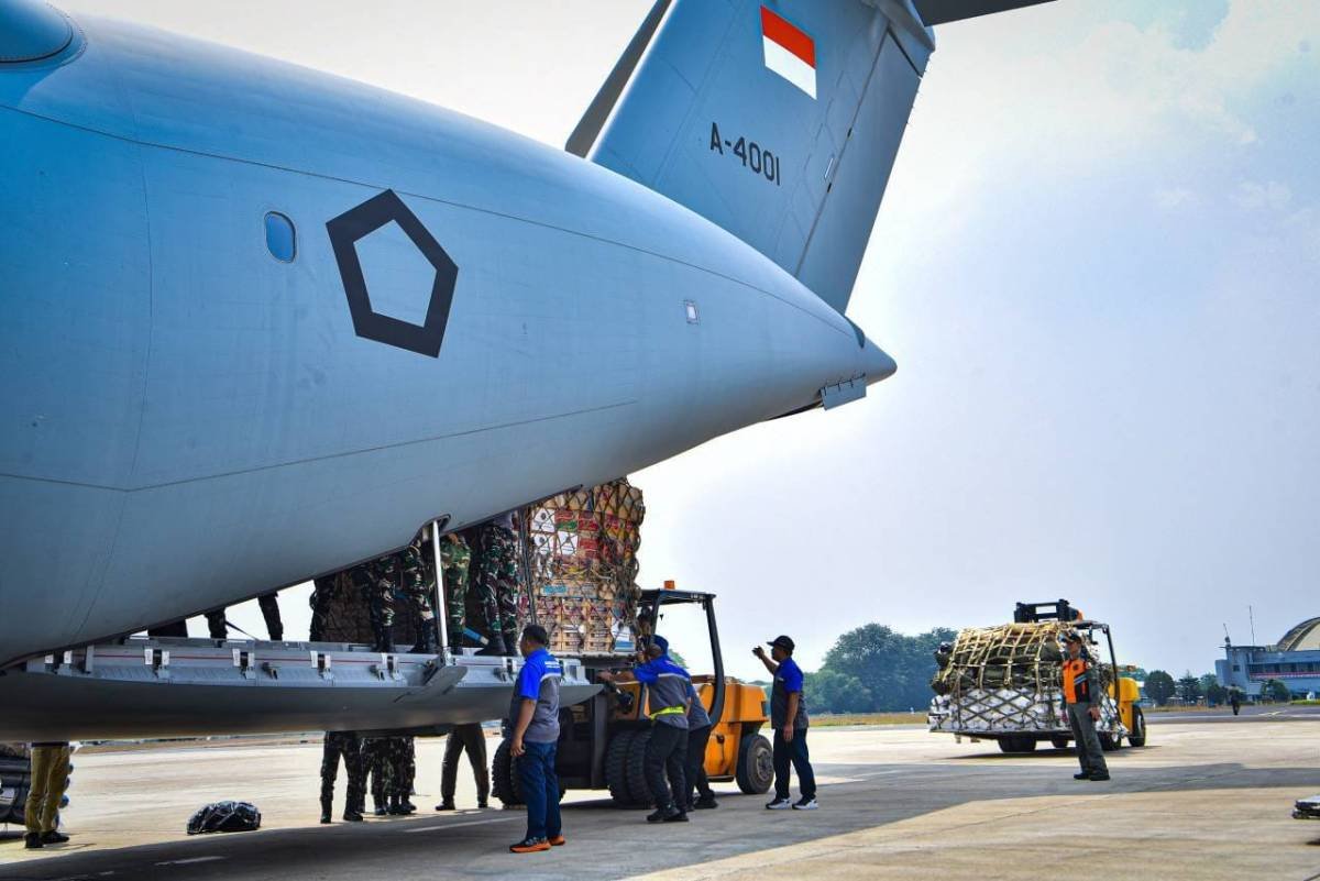 TNI Kerahkan 29 Alutsista dan Salurkan 122 Ton Bantuan untuk Penanganan Gempa NTT