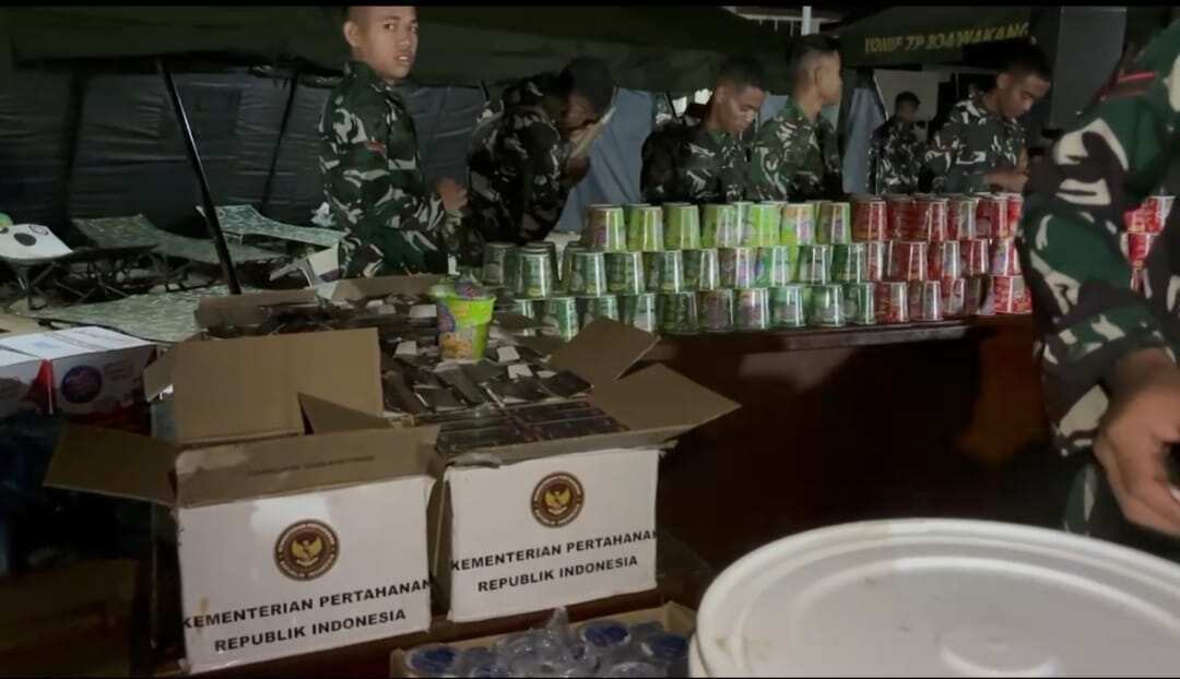 Hari Kedelapan Penanganan Gempa NTT, TNI Salurkan 695,170 Ton Bantuan