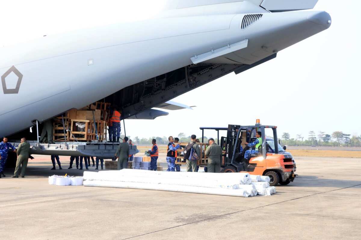 Mendukung Penuh Penanganan Karhutla, TNI AU Terbangkan A-400M Bawa Bantuan Presiden RI Yang Dikirim oleh Kemhan-Kementan