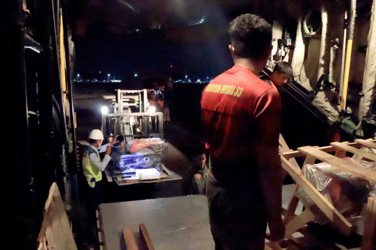 WhatsApp Image 2026-08-26 at 11.45.16 Menembus Langit Banua, Hercules TNI AU Bawa Bantuan Presiden RI untuk Penanganan Karhutla di Kalimantan Selatan