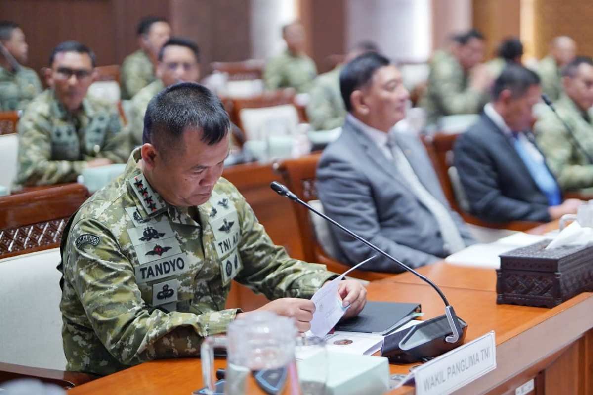 Wapang TNI Dampingi Menhan RI dalam Rapat Kerja Bersama Komisi I DPR RI