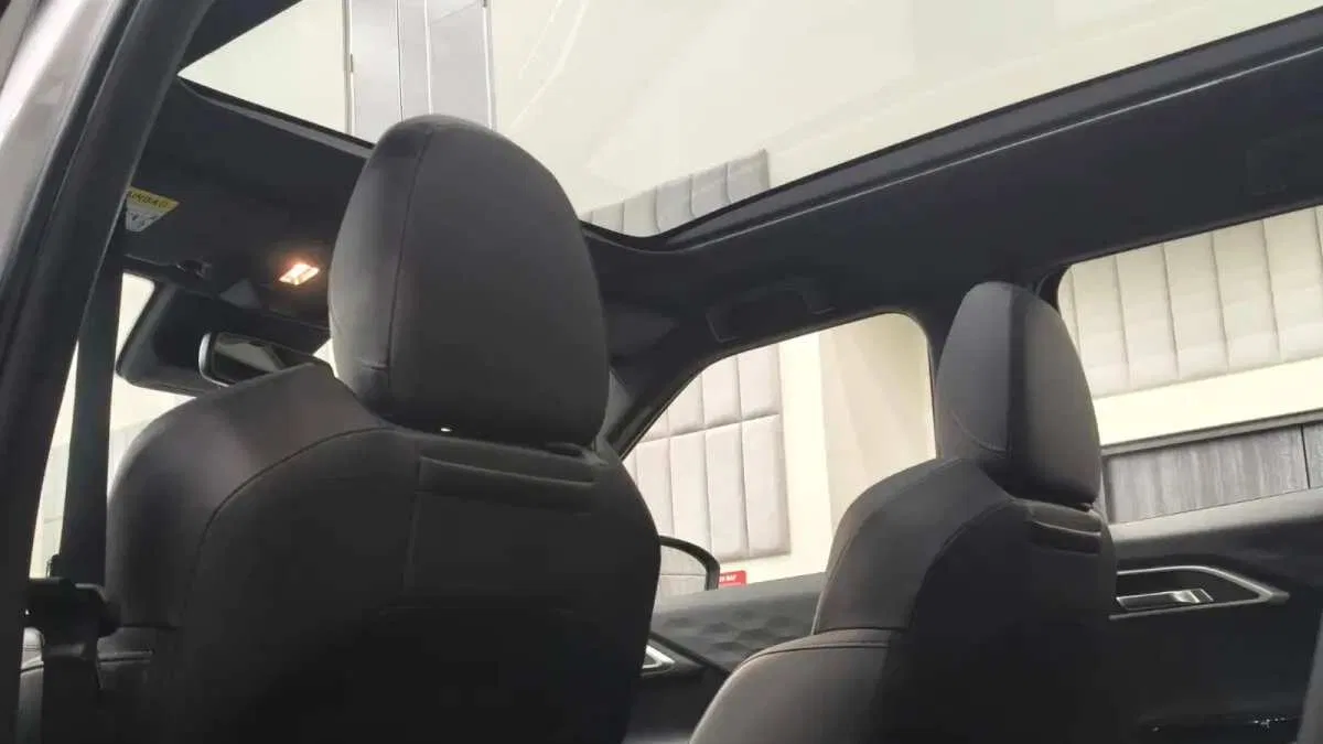 Mengatasi Kebocoran Sunroof Mobil: Penyebab dan Solusi