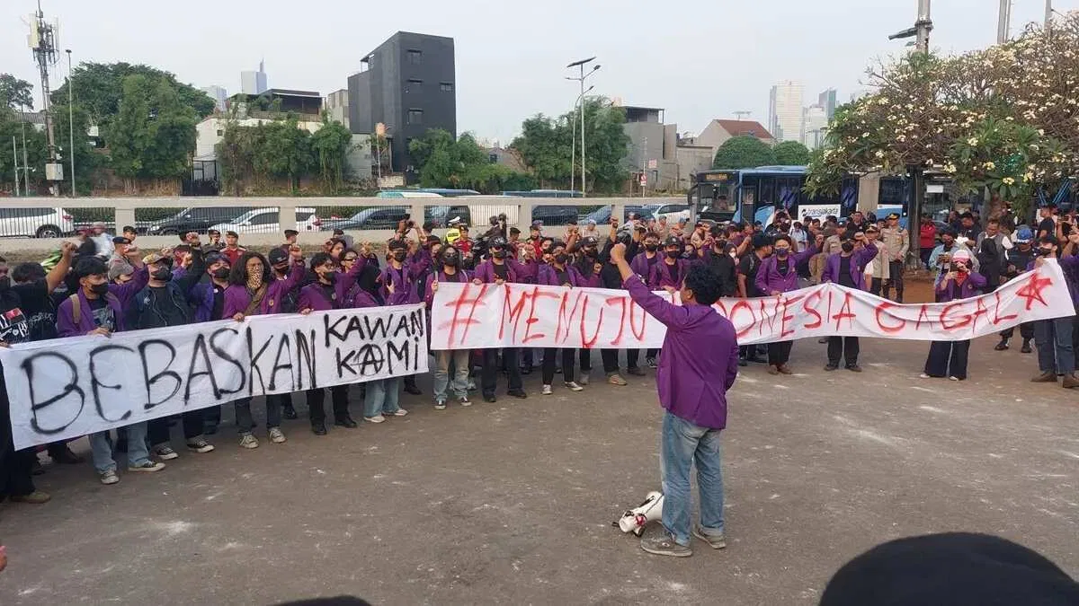 Aksi Mahasiswa Universitas Pakuan di Gedung DPR