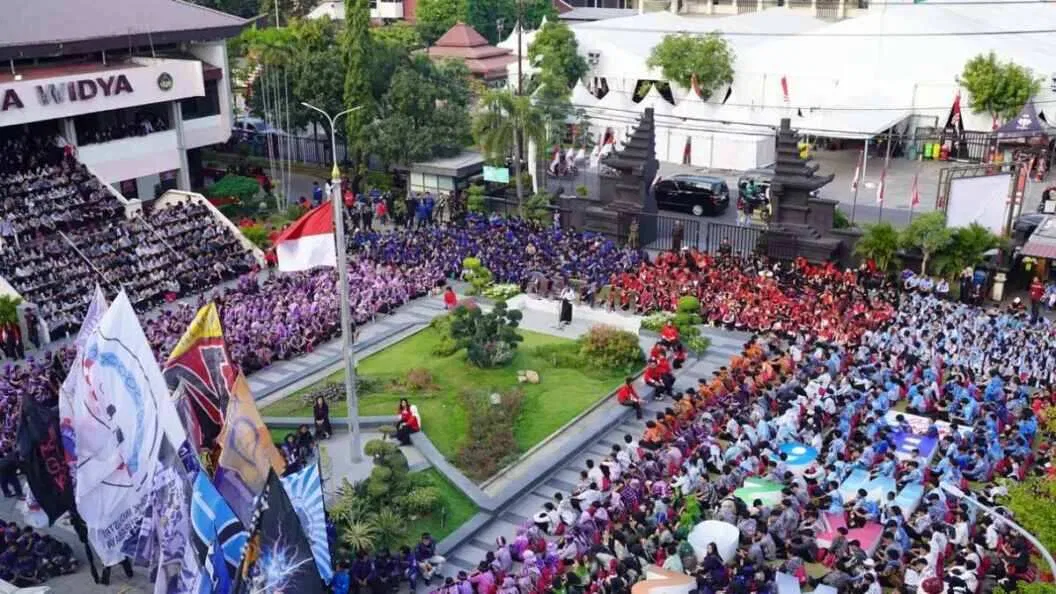 Pengukuhan Mahasiswa Baru UNTAG Surabaya dan Inovasi Robot Owly