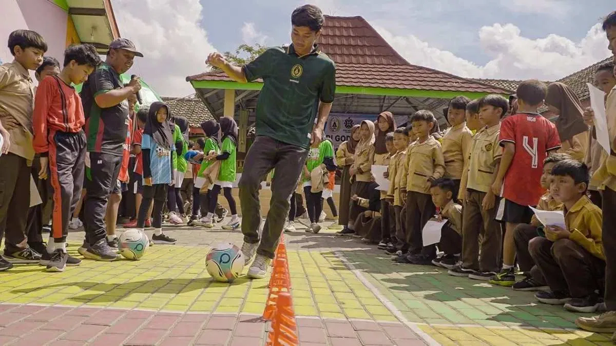 Dorongan Semangat Siswa Melalui PSS Sleman Academy di SDN Godean 2