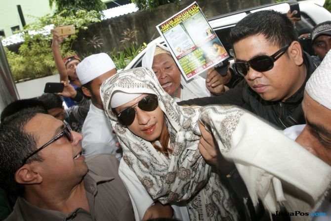 Kunjungan Habib Bahar di Rumah Duka Korban Demo 27 Agustus