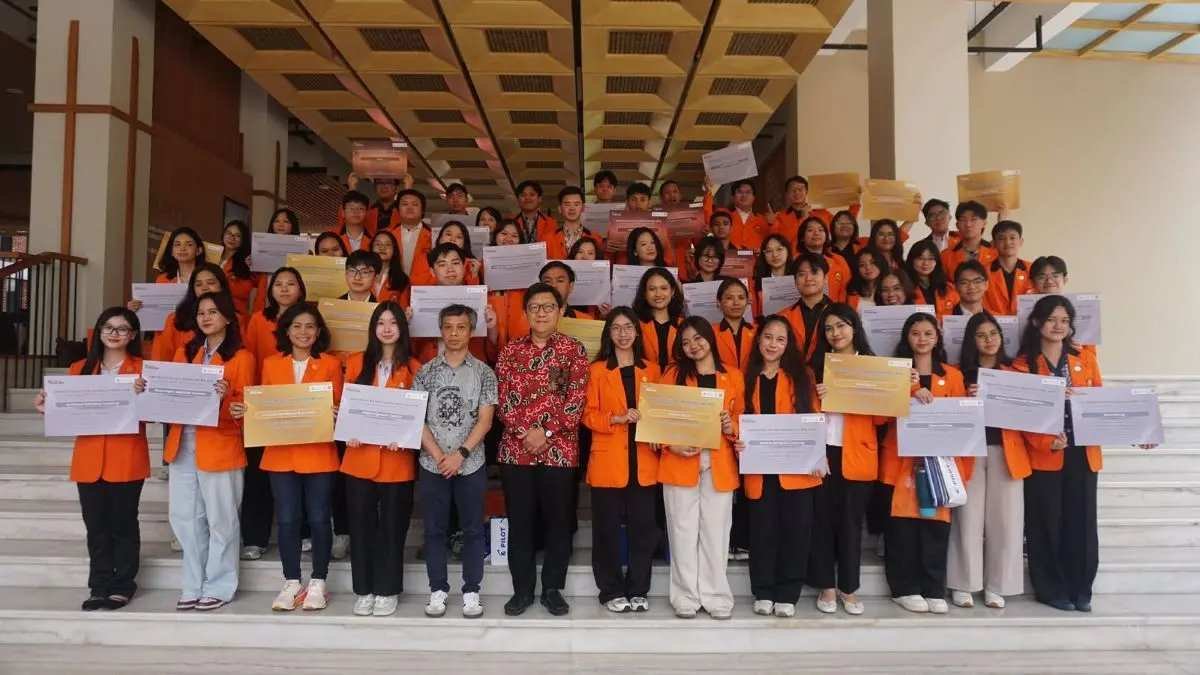 Peran Prestasi Mahasiswa dalam Menyongsong Karir di Masa Depan Peran Prestasi Mahasiswa dalam Menyongsong Karir di Masa Depan
