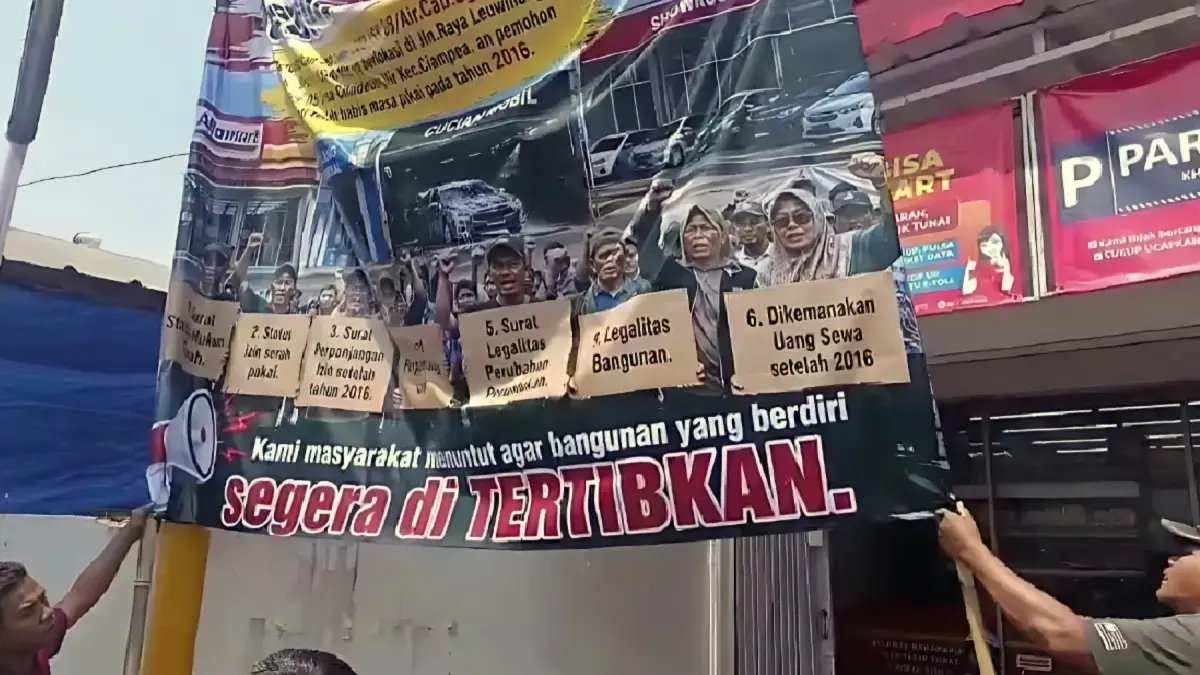 Aksi Protes Warga Ciampea Terhadap Minimarket di Kabupaten Bogor