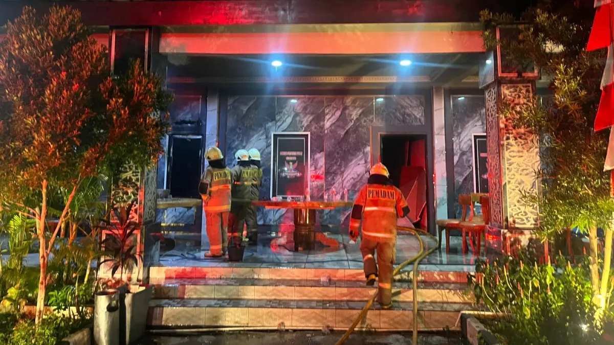 Kebakaran di Posko Grib Jaya di Kedoya Selatan