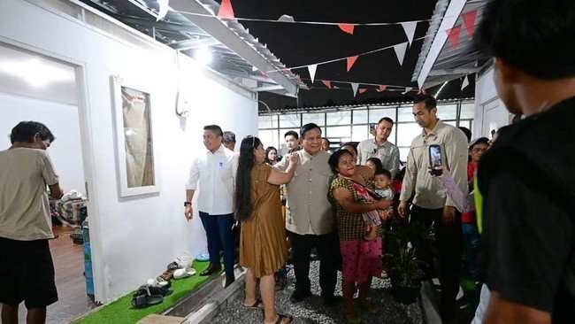 Kunjungan Prabowo ke Hunian Baru Warga Relokasi Senen