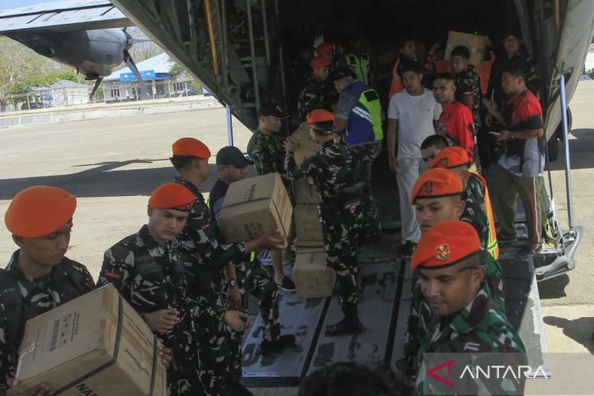 TNI AU distribusikan 729 ton logistik untuk korban gempa di NTT