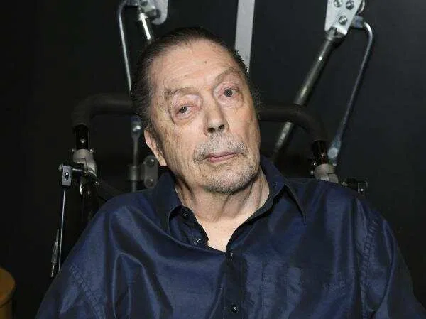 Perjuangan Tim Curry Melawan Stroke