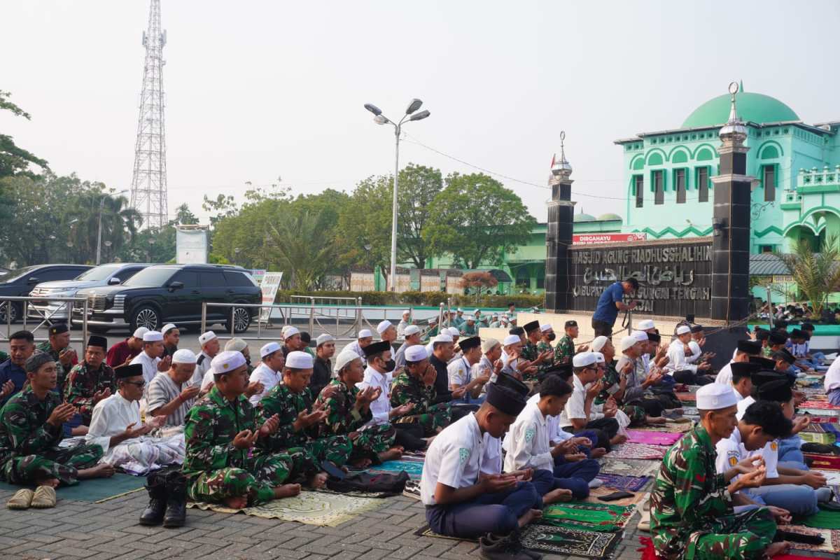 TNI dan Warga HST Gelar Shalat Istisqa, Mohon Hujan Segera Turun