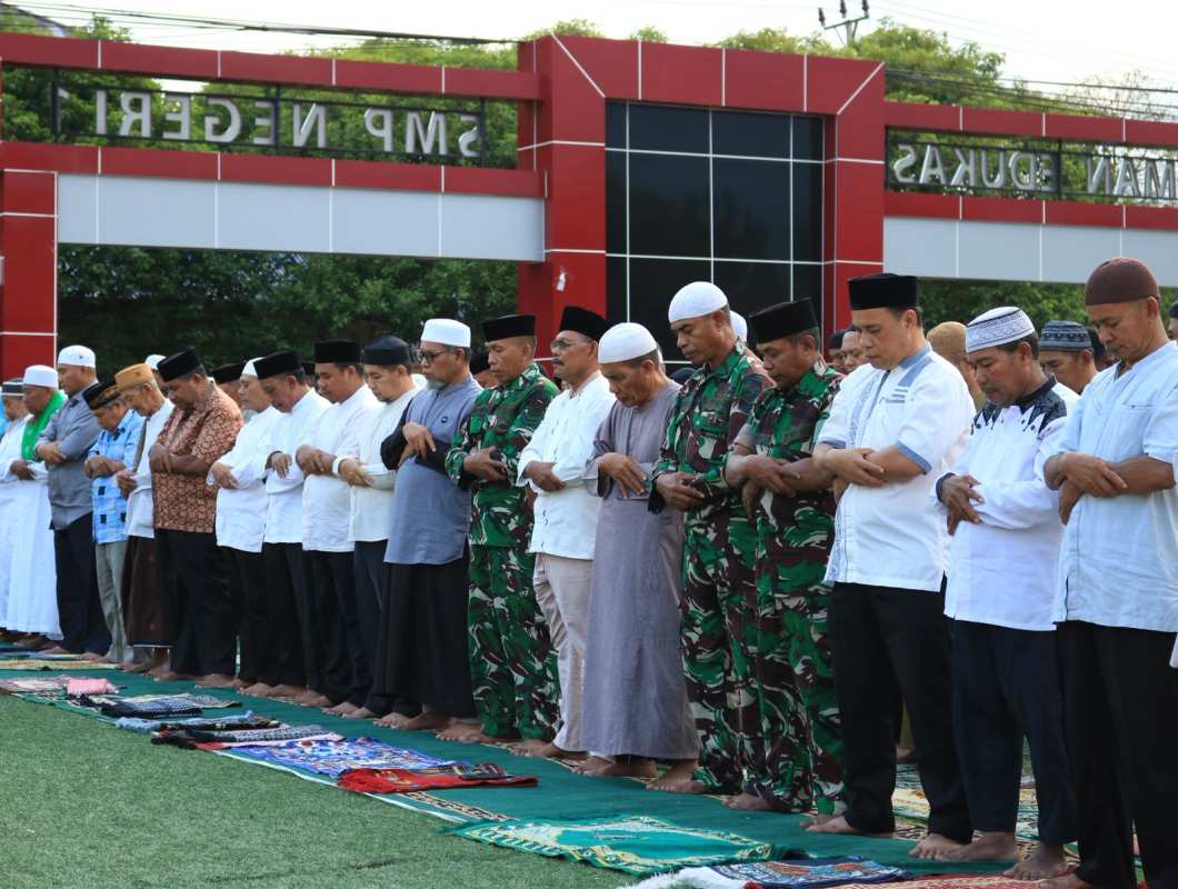 Di Tengah Kemarau, TNI-Polri, Warga dan Pelajar Bersatu dalam Doa Memohon Turunnya Hujan