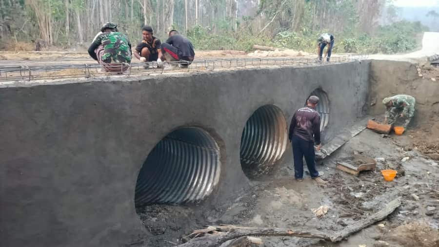 Jembatan Armco Terus Berproses, TNI dan Warga Bahu-Membahu Wujudkan Akses Baru