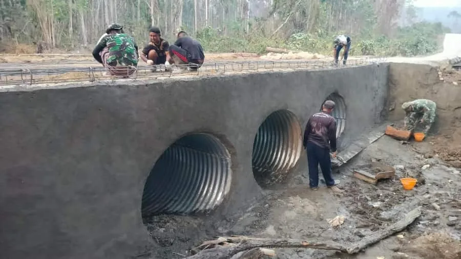 Jembatan Armco Terus Berproses, TNI dan Warga Bahu-Membahu Wujudkan Akses Baru