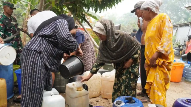 Peduli Warga Terdampak Kekeringan, Kodim 1008 Tabalong Distribusikan Air Bersih