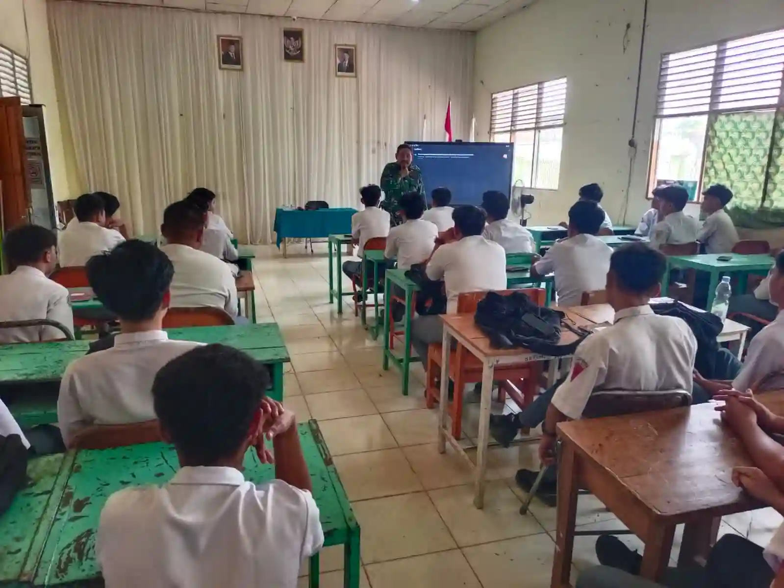 Serma Abdul Hamid Ajak Pelajar SMK Muda Kreatif Pahami Bela Negara dan Kebersamaan