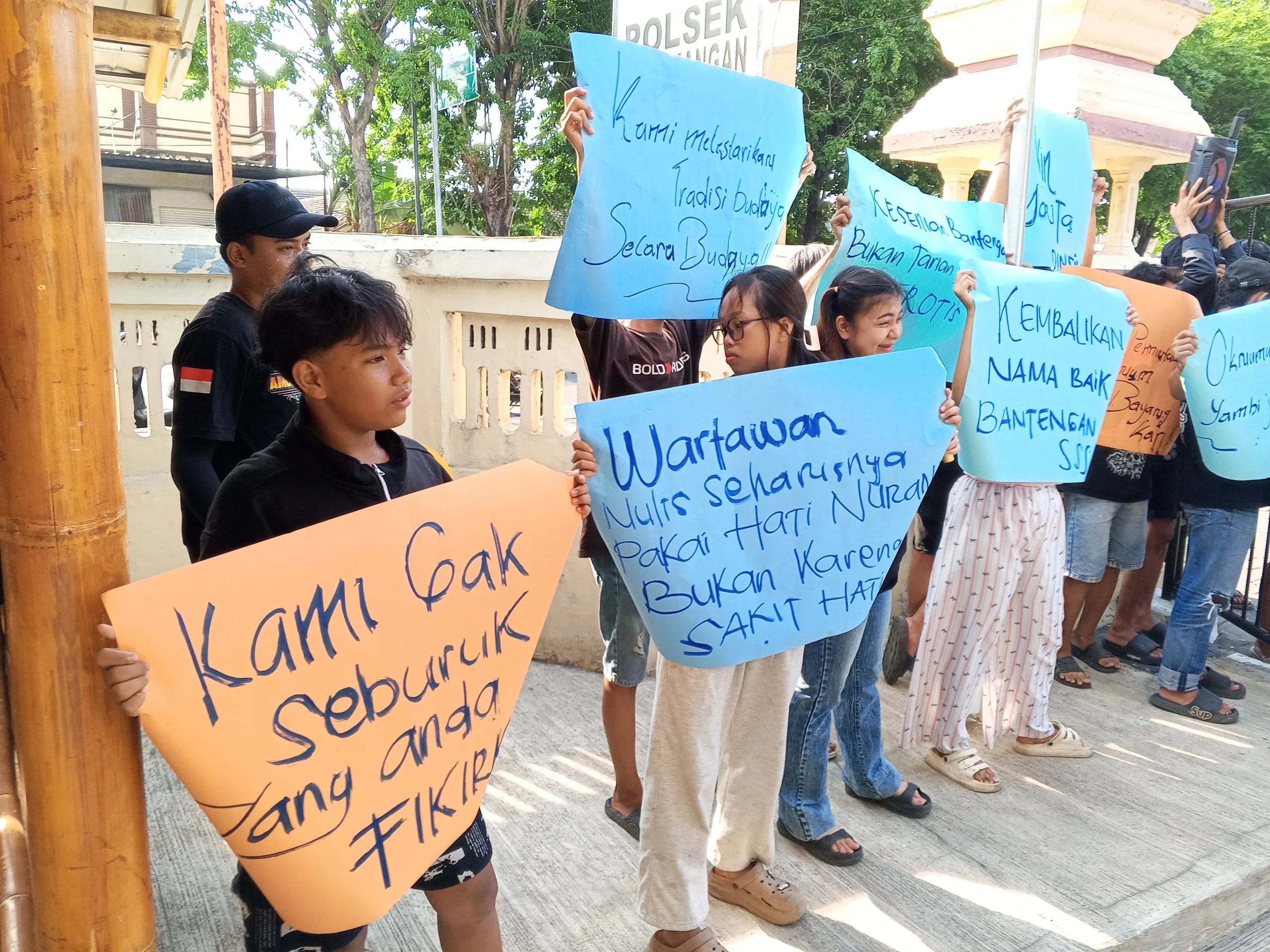 Meski Aksi Tertahan di Mapolsek Kademangan Terkait Pemberitaan Kesenian Bantengan di Kota Probolinggo, Aksi Lanjutan Akan di Persiapkan