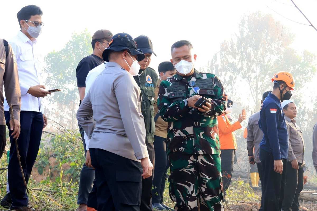 Pantau Langsung Perkembangan Karhutla, Komandan Lanud Sjamsudin Noor Bersama Forkopimda Kalsel Turun ke Lapangan Uji Fungsi Inovasi Injeksi Air