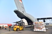 Hari Kedua Puluh Penanganan Gempa NTT, TNI Kirim 1.080,013 Ton Bantuan