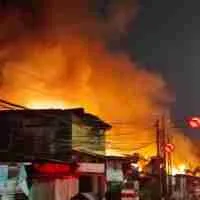 Api Melanda Kawasan Perumahan di Kebayoran Lama