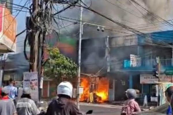 Tragedi Kebakaran di Warung Madura Malang Tragedi Kebakaran di Warung Madura Malang
