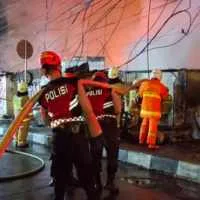 Kebakaran Melanda, Ratusan Jiwa Terpaksa Mengungsi di Kebayoran Lama