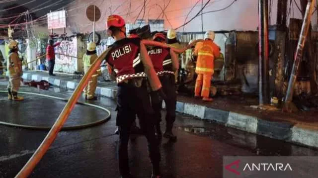 Tragedi Kebakaran di Kebayoran Lama: 150 Jiwa Kehilangan Tempat Tinggal