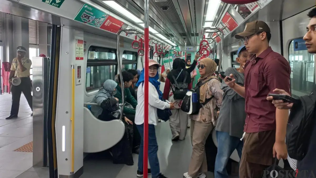 Antusiasme Warga Memanfaatkan Tarif Promo LRT Jakarta