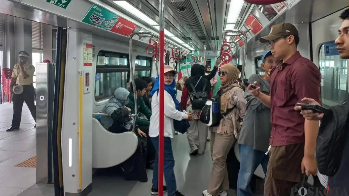 Antusiasme Warga Memanfaatkan Tarif Promo LRT Jakarta