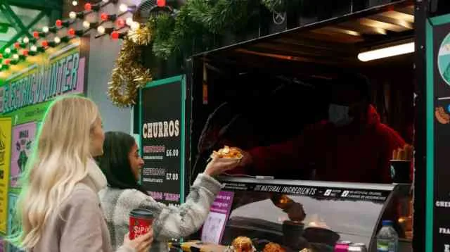 Menikmati Ragam Kuliner di Jalan Tunjungan Surabaya