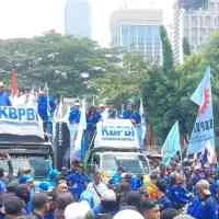 Berbeda Dalam Aksi: Sinyal Telekomunikasi Saat Demonstrasi Buruh dan Mahasiswa Berbeda Dalam Aksi: Sinyal Telekomunikasi Saat Demonstrasi Buruh dan Mahasiswa