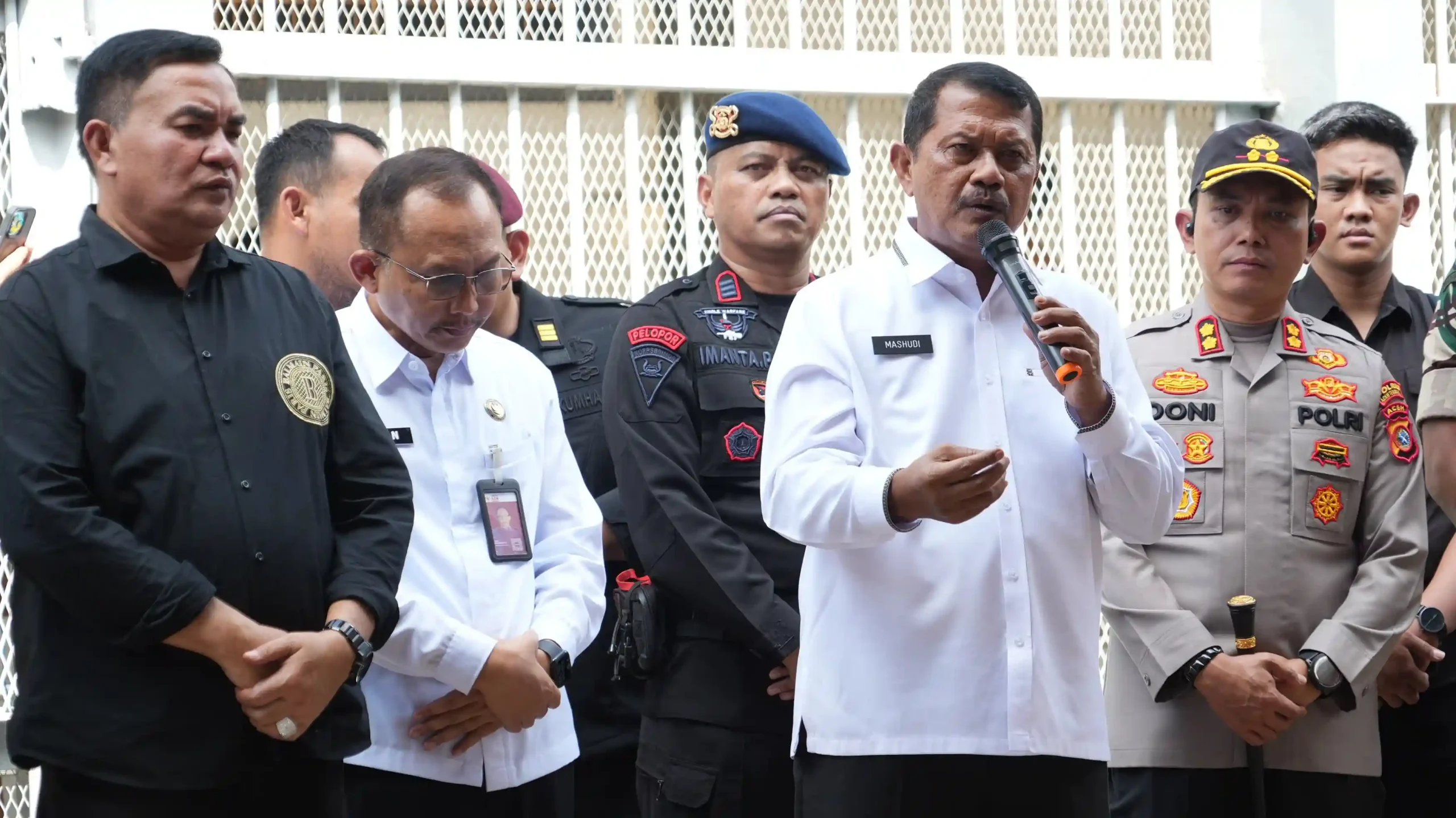 Salah satunya mengenai keberadaan kulkas yang ditemukan berisi minuman beralkohol