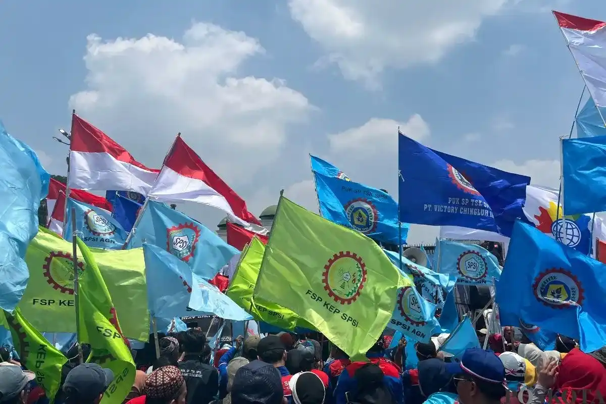 Aksi Buruh di DPR: Menuntut Perlindungan dan Kesejahteraan