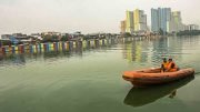 Alasan Warga Aljazair Berendam di Danau Sunter