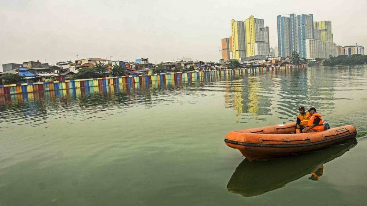 Alasan Warga Aljazair Berendam di Danau Sunter