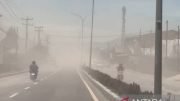 Dampak Erupsi Gunung Sinabung di Kota Berastagi Dampak Erupsi Gunung Sinabung di Kota Berastagi